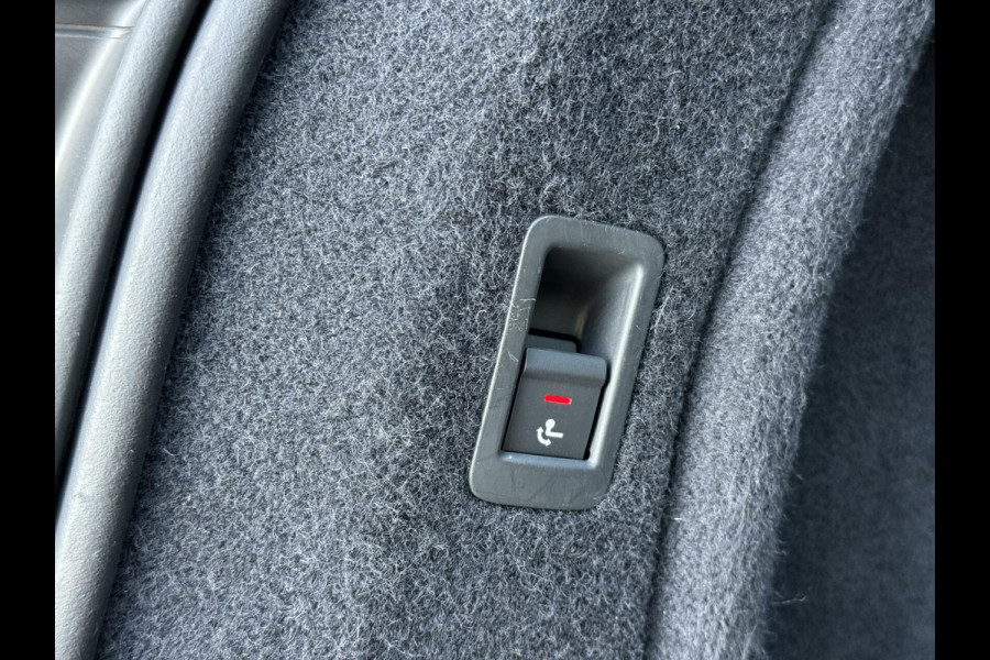 Audi A4 Avant 35 TFSI S-line Automaat | Panoramadak | Leer/alcantara bekleding | Elektrisch verstelbare bestuurdersstoel | LED verlichti