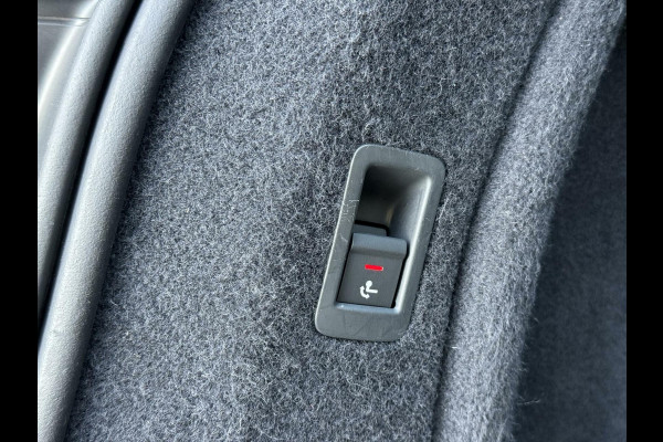 Audi A4 Avant 35 TFSI S-line Automaat | Panoramadak | Leer/alcantara bekleding | Elektrisch verstelbare bestuurdersstoel | LED verlichti