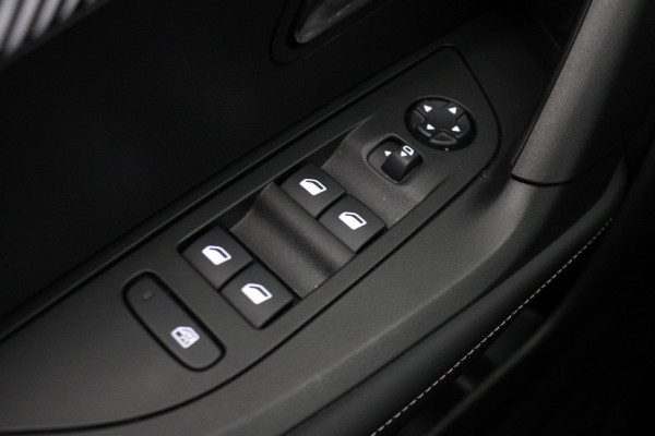 Peugeot 2008 1.2 PureTech 130 Allure |Camera|Navi|
