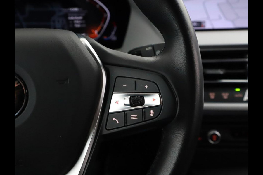 BMW 1-serie 118i Sport Black Edition Navi Cruise CarPlay NAP
