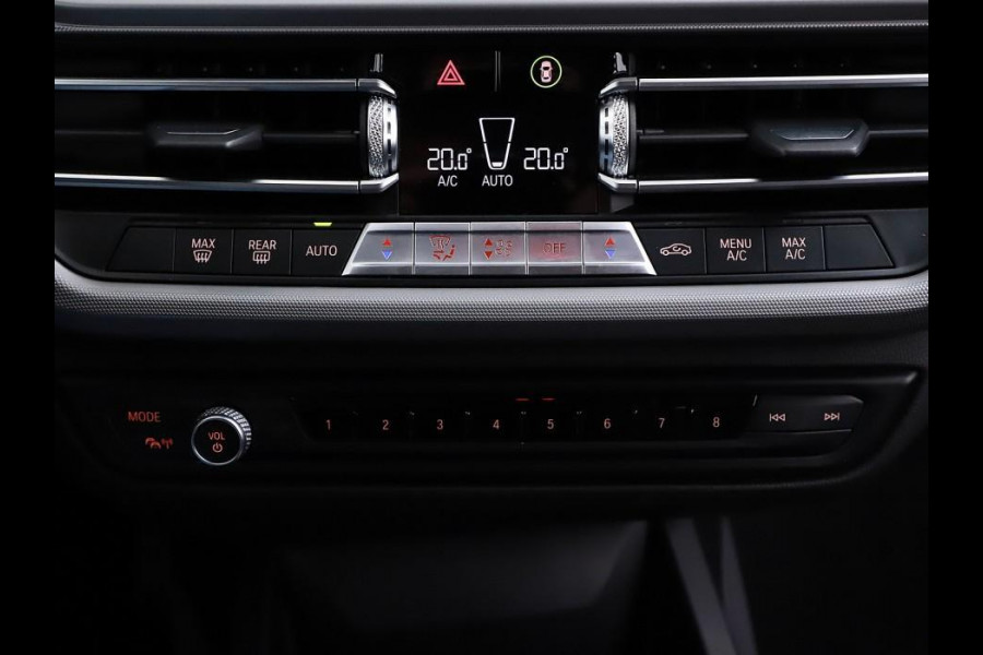 BMW 1-serie 118i Sport Black Edition Navi Cruise CarPlay NAP