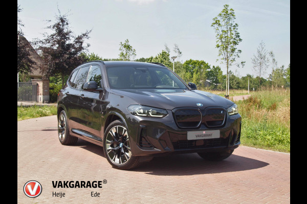 BMW iX3 High Executive Edition 80 kWh M-Pakket | Panoramadak | Trekhaak | Camera | Cruise Control | Sfeerverlichting |