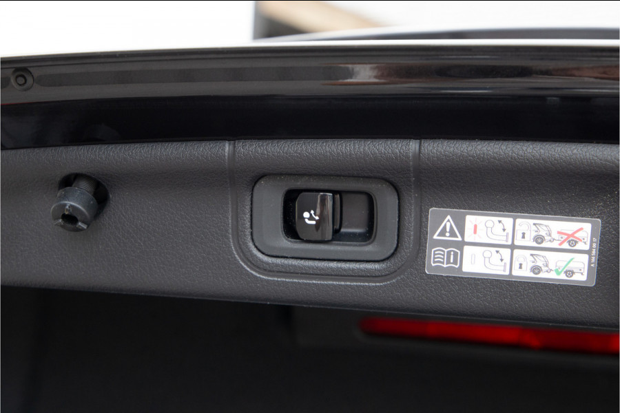 Mercedes-Benz C-Klasse 300 e AMG Line, Distronic, Trekhaak, Hybrid 2024
