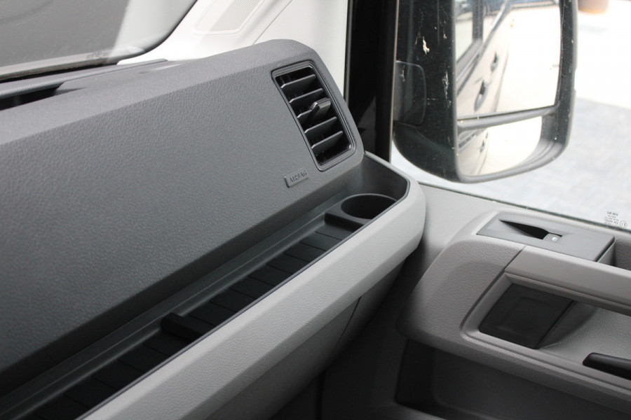 Volkswagen Crafter 35 2.0 TDI L3H3 177pk - LED koplampen - Navigatie - Geveerde stoel - Cruise - Camera - DAB - Parkeersensoren - Rijklaar