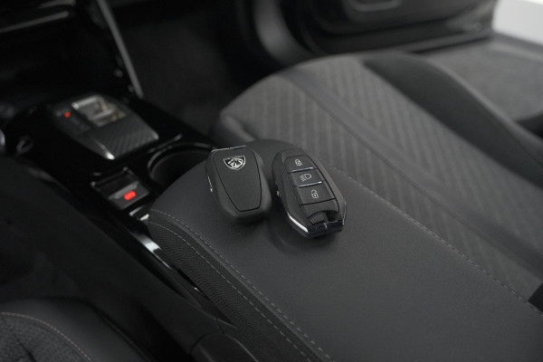 Peugeot 2008 Hybrid 136 e-DCS6 Allure | 360 Camera | Adaptieve Cruise Control | Dodehoekdetectie | Navigatie