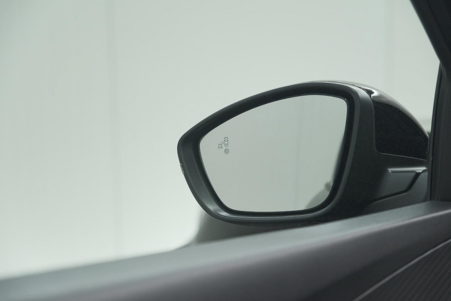 Peugeot 2008 Hybrid 136 e-DCS6 Allure | 360 Camera | Adaptieve Cruise Control | Dodehoekdetectie | Navigatie