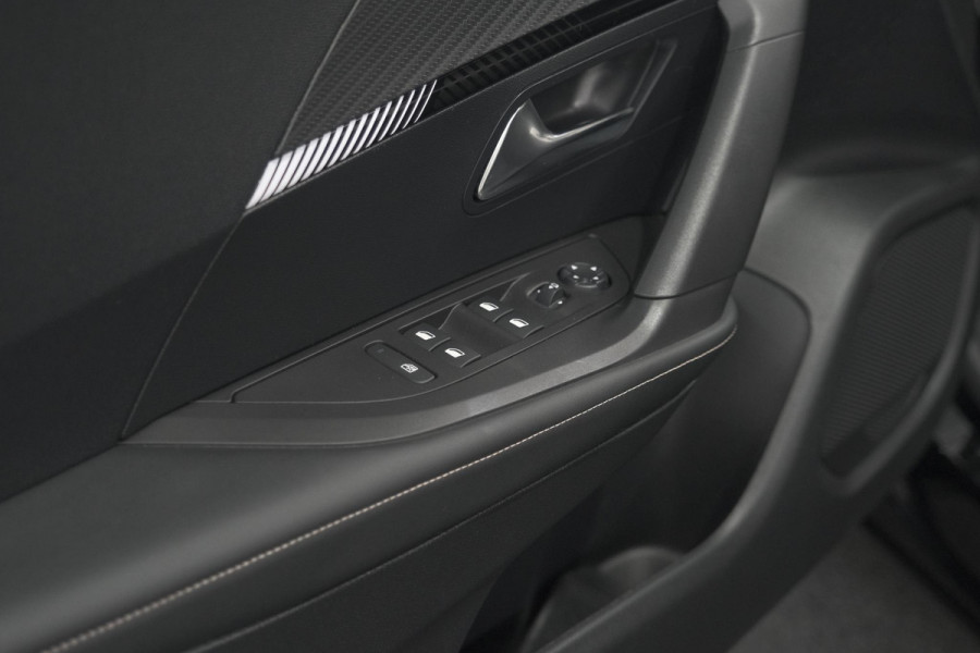 Peugeot 2008 Hybrid 136 e-DCS6 Allure | 360 Camera | Adaptieve Cruise Control | Dodehoekdetectie | Navigatie