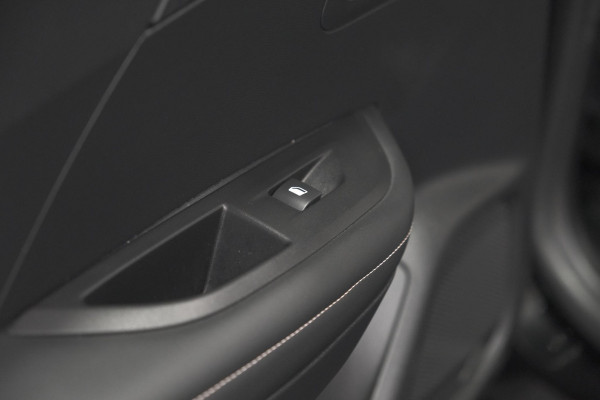 Peugeot 2008 Hybrid 136 e-DCS6 Allure | 360 Camera | Adaptieve Cruise Control | Dodehoekdetectie | Navigatie