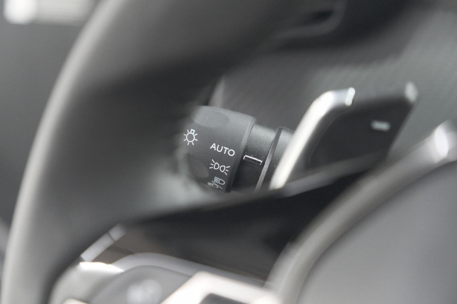 Peugeot 2008 Hybrid 136 e-DCS6 Allure | 360 Camera | Adaptieve Cruise Control | Dodehoekdetectie | Navigatie