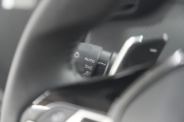 Peugeot 2008 Hybrid 136 e-DCS6 Allure | 360 Camera | Adaptieve Cruise Control | Dodehoekdetectie | Navigatie