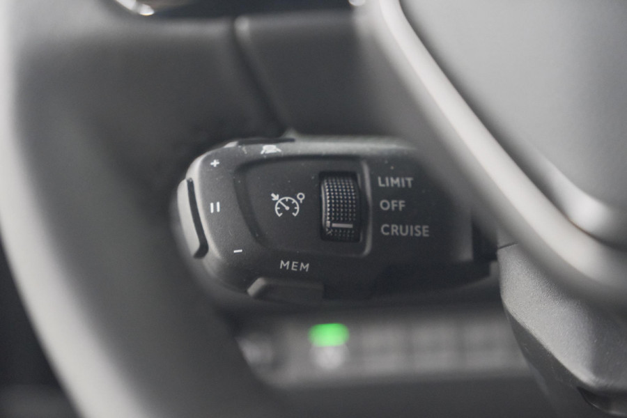 Peugeot 2008 Hybrid 136 e-DCS6 Allure | 360 Camera | Adaptieve Cruise Control | Dodehoekdetectie | Navigatie