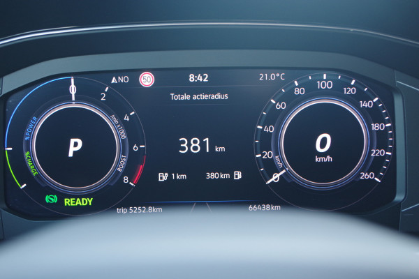 Volkswagen Passat Variant 1.4 TSI PHEV GTE 218 PK Business PHEV, Winterpakket, Trekhaak, Adap. Cruise Control.