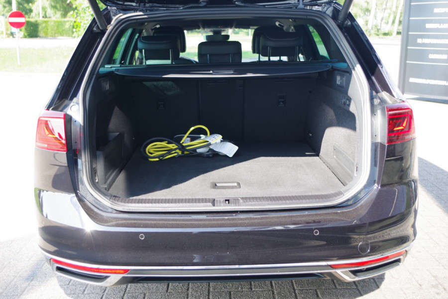Volkswagen Passat Variant 1.4 TSI PHEV GTE 218 PK Business PHEV, Winterpakket, Trekhaak, Adap. Cruise Control.