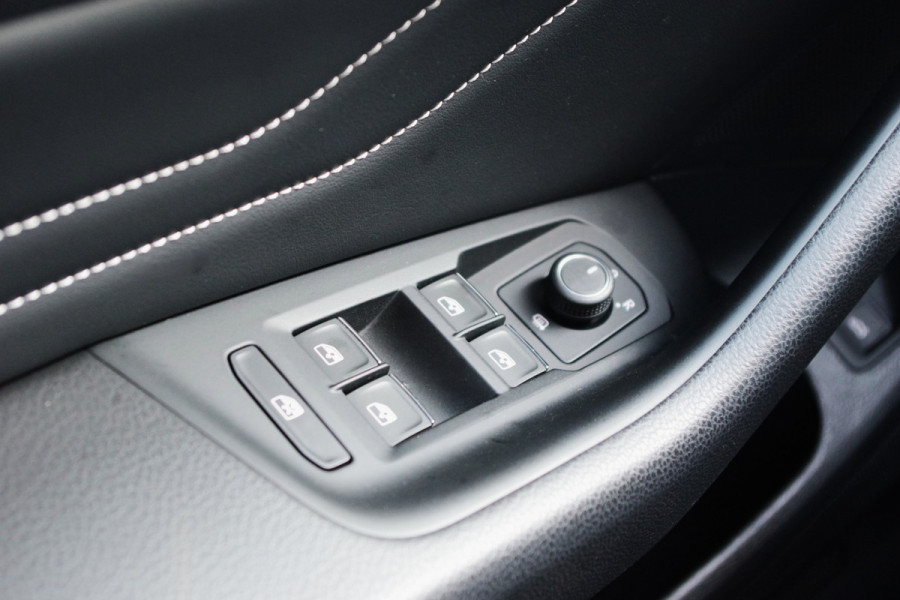 Volkswagen Passat Variant 1.4 TSI PHEV GTE 218 PK Business PHEV, Winterpakket, Trekhaak, Adap. Cruise Control.