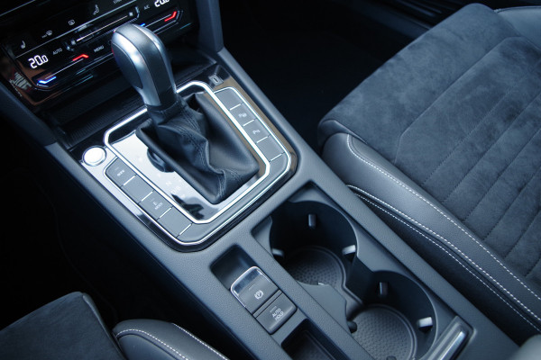Volkswagen Passat Variant 1.4 TSI PHEV GTE 218 PK Business PHEV, Winterpakket, Trekhaak, Adap. Cruise Control.