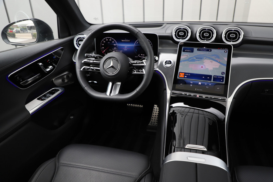 Mercedes-Benz GLC 300e AMG 4-Matic | 313PK | Achterasbesturing | Luchtvering | Head-up | Massage | Keyles-go | Pano | Burmester | ACC | Digital-li