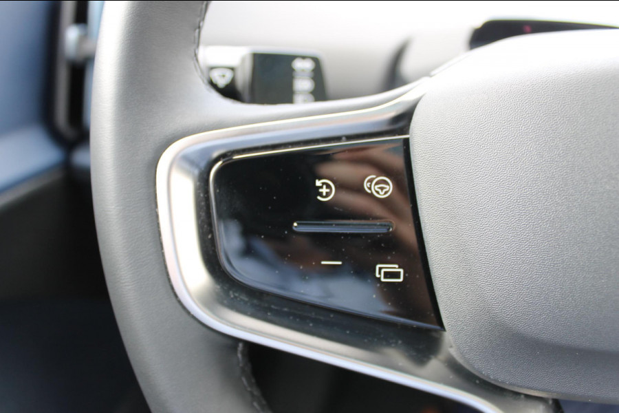 Volvo EX30 428PK Automaat Twin Performance Ultra 360 graden camera / panorama dak / elektrisch verstelbare bestuurdersstoel / 19" lichtmetalen velgen