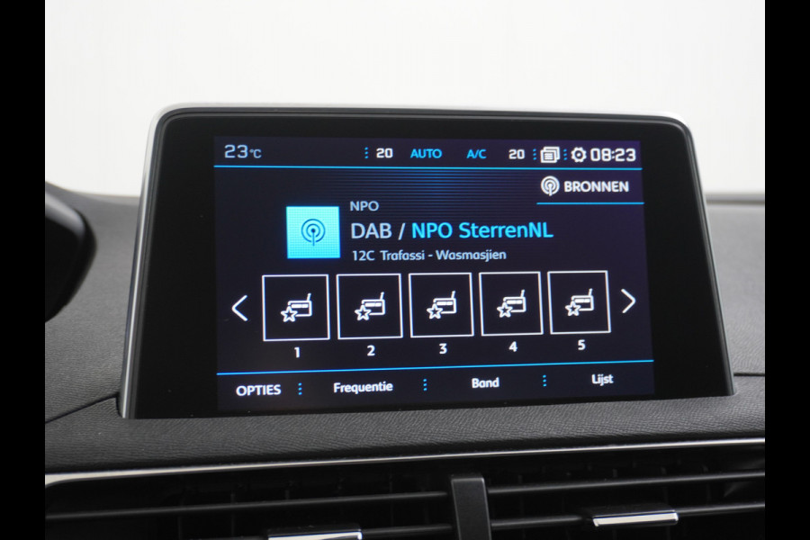 Peugeot 5008 T131PK AUT-8 7-Pers. Elektr.St. Apple Android Carplay Navi 360-Camera Trekhaak DAB+ MirrorScreen Park-Assist 19"LM Connected-Ser Virtual Cockpit (Digidash) Pack City 1+2 Privacy Glas Origineel Nederlandse auto, Dealeronderhouden € 42.000 nieuw EURO 6