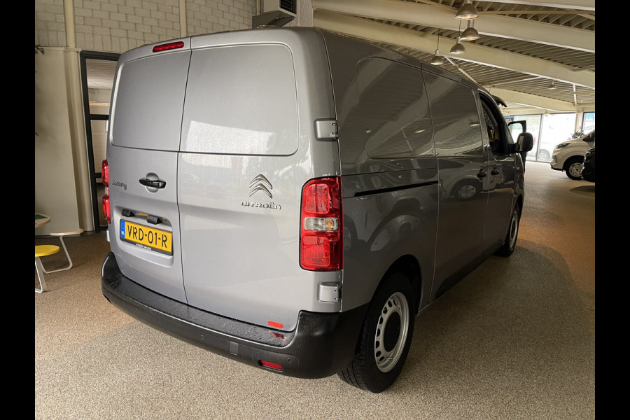 Citroën Jumpy 1.5 BlueHDI 120pk M Club L2H1 / vaste prijs rijklaar € 16.950 ex btw / lease vanaf € 285 / airco / cruise control / bijrijdersbank / grijs metallic / navigatie / euro 6 / bpm vrij