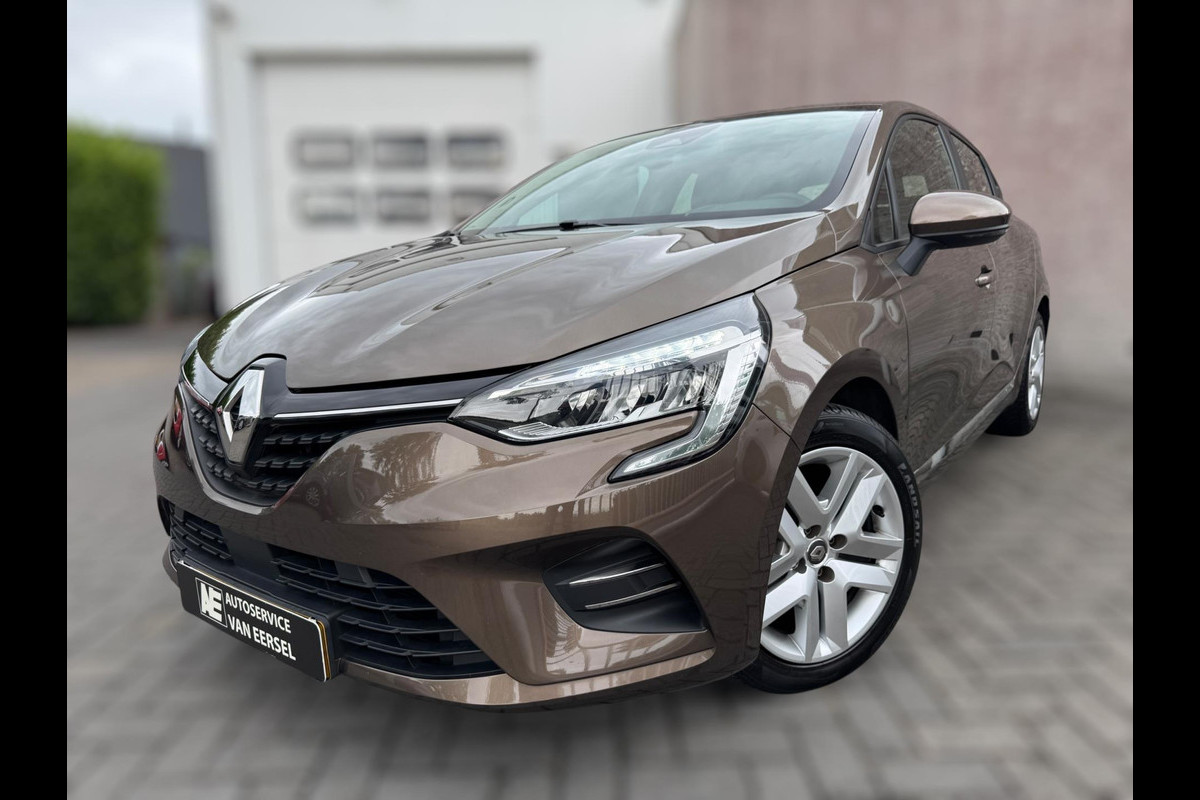 Renault Clio 1.0 TCe Zen NL AUTO / 4-SEIZOENENBANDEN / NAVI / CRUISE / PARKEERSENSOREN ACHTER / CARPLAY Renault Clio 1.0 TCe Zen NL AUTO / 4-SEIZOENENBANDEN / NAVI / CRUISE / PARKEERSENSOREN ACHTER / CARPLAY