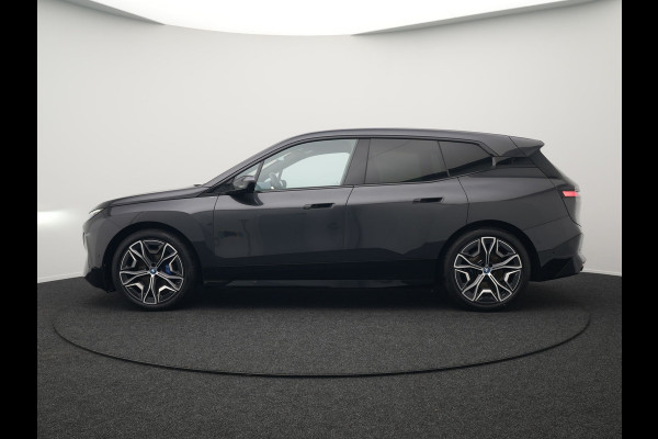 BMW iX xDrive40 High Executive 77 kWh INCL BTW | Trekhaak af Fabriek | Panodak | Lederen Comfortzetels Massage & Memory | 360 Camera | Head Up | Widescreen | 22"L.M | Harman Kardon |