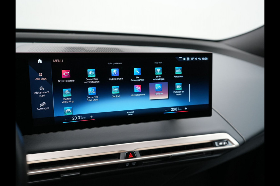 BMW iX xDrive40 High Executive 77 kWh INCL BTW | Trekhaak af Fabriek | Panodak | Lederen Comfortzetels Massage & Memory | 360 Camera | Head Up | Widescreen | 22"L.M | Harman Kardon |