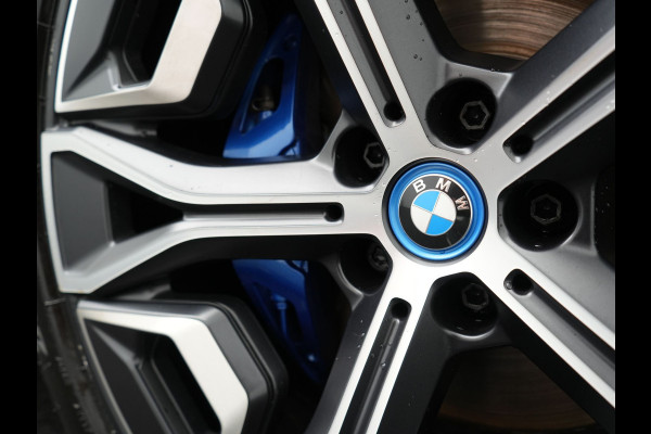 BMW iX xDrive40 High Executive 77 kWh INCL BTW | Trekhaak af Fabriek | Panodak | Lederen Comfortzetels Massage & Memory | 360 Camera | Head Up | Widescreen | 22"L.M | Harman Kardon |