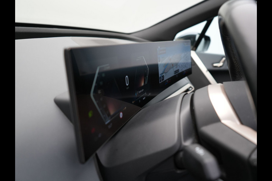 BMW iX xDrive40 High Executive 77 kWh INCL BTW | Trekhaak af Fabriek | Panodak | Lederen Comfortzetels Massage & Memory | 360 Camera | Head Up | Widescreen | 22"L.M | Harman Kardon |