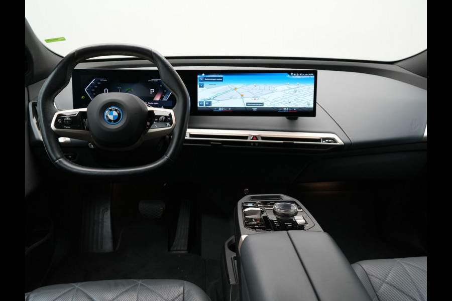 BMW iX xDrive40 High Executive 77 kWh INCL BTW | Trekhaak af Fabriek | Panodak | Lederen Comfortzetels Massage & Memory | 360 Camera | Head Up | Widescreen | 22"L.M | Harman Kardon |