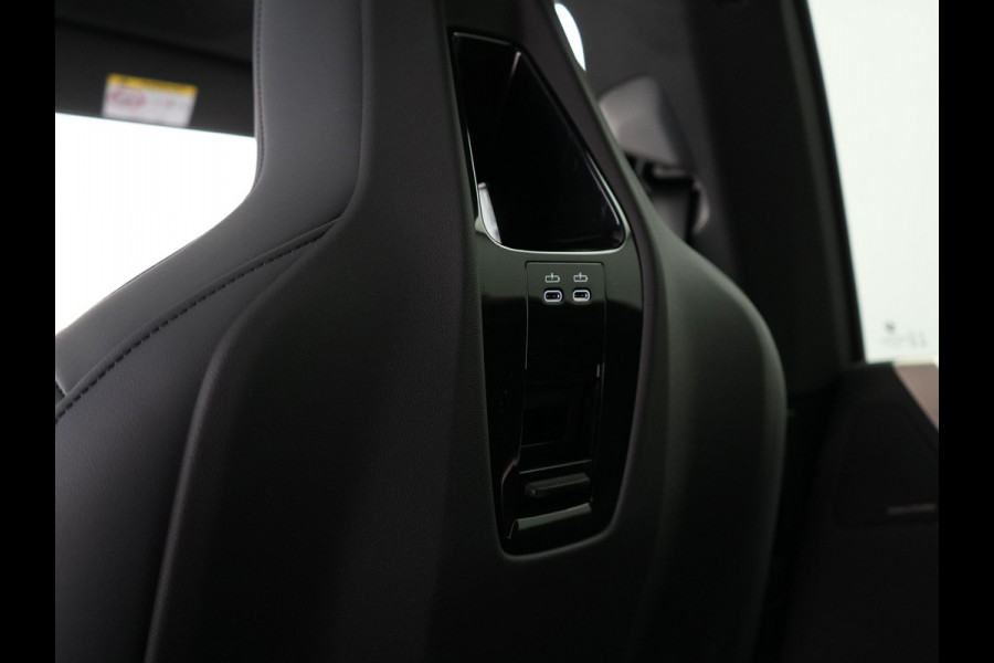 BMW iX xDrive40 High Executive 77 kWh INCL BTW | Trekhaak af Fabriek | Panodak | Lederen Comfortzetels Massage & Memory | 360 Camera | Head Up | Widescreen | 22"L.M | Harman Kardon |