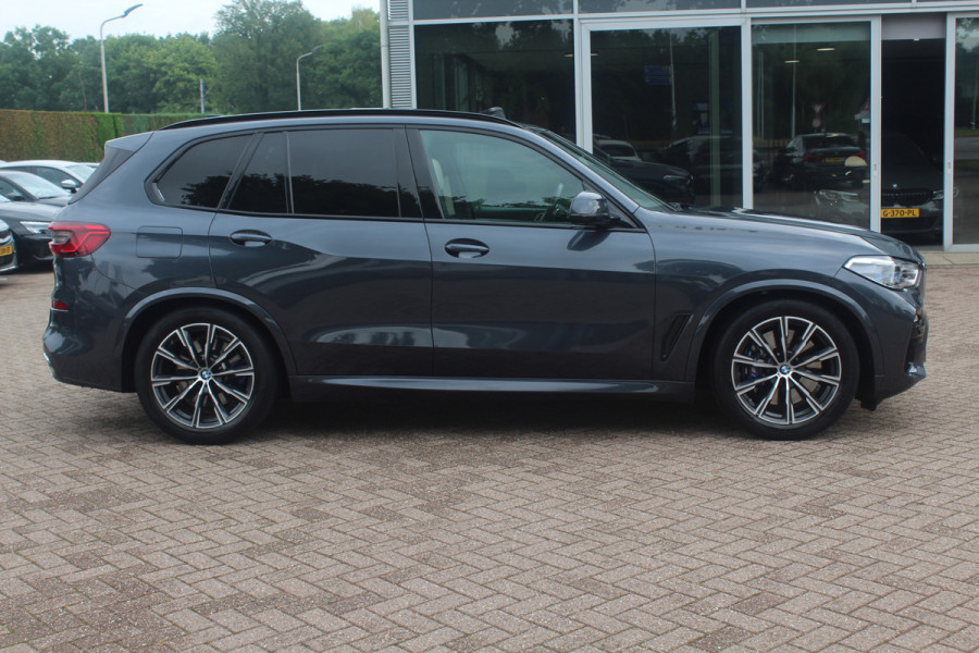 BMW X5 xDrive30d High Exe. 7p. M Sport / Trekhaak / Panoramadak / Camera / Head-up / Softclose / 20'' / Harman Kardon / Luchtvering / Laser LED / Keyless / Leder / Apple CarPlay / Stuurverwarming / DAB / ACC / Zonnescherm zijruite
