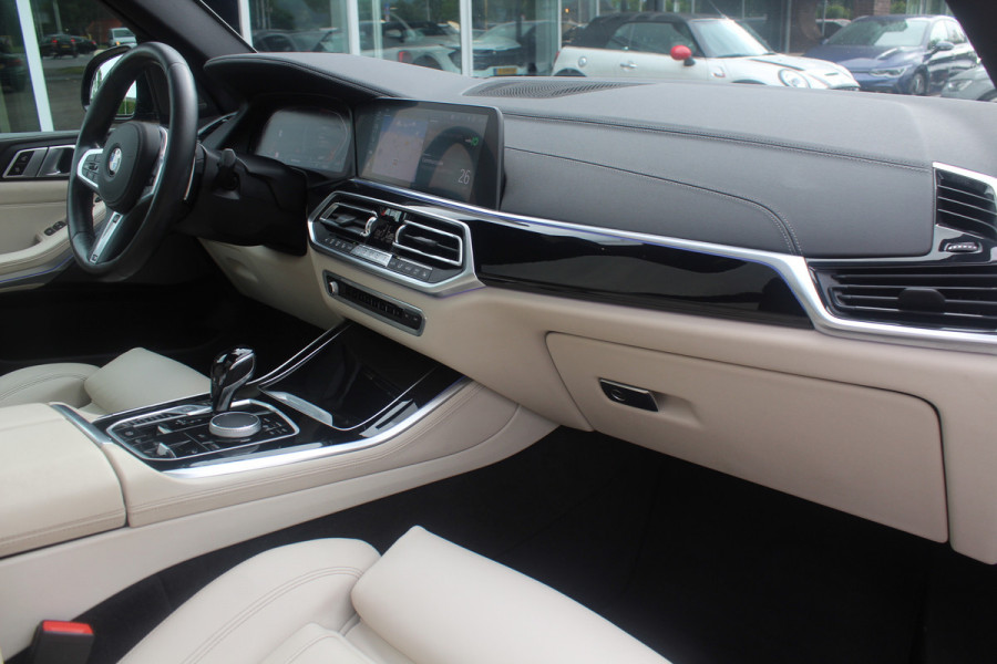 BMW X5 xDrive30d High Exe. 7p. M Sport / Trekhaak / Panoramadak / Camera / Head-up / Softclose / 20'' / Harman Kardon / Luchtvering / Laser LED / Keyless / Leder / Apple CarPlay / Stuurverwarming / DAB / ACC / Zonnescherm zijruite