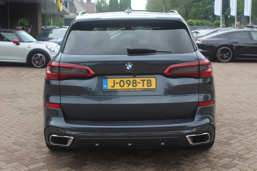 BMW X5 xDrive30d High Exe. 7p. M Sport / Trekhaak / Panoramadak / Camera / Head-up / Softclose / 20'' / Harman Kardon / Luchtvering / Laser LED / Keyless / Leder / Apple CarPlay / Stuurverwarming / DAB / ACC / Zonnescherm zijruite