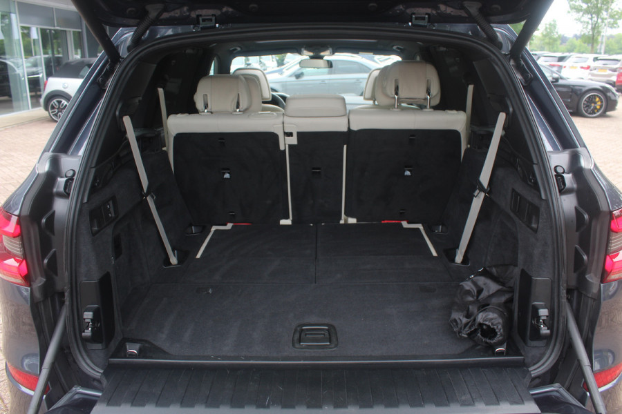 BMW X5 xDrive30d High Exe. 7p. M Sport / Trekhaak / Panoramadak / Camera / Head-up / Softclose / 20'' / Harman Kardon / Luchtvering / Laser LED / Keyless / Leder / Apple CarPlay / Stuurverwarming / DAB / ACC / Zonnescherm zijruite