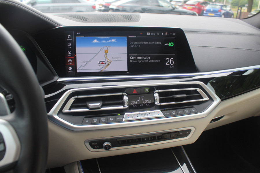 BMW X5 xDrive30d High Exe. 7p. M Sport / Trekhaak / Panoramadak / Camera / Head-up / Softclose / 20'' / Harman Kardon / Luchtvering / Laser LED / Keyless / Leder / Apple CarPlay / Stuurverwarming / DAB / ACC / Zonnescherm zijruite