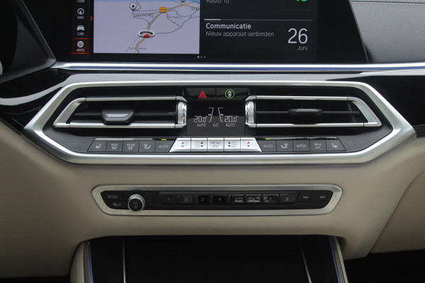 BMW X5 xDrive30d High Exe. 7p. M Sport / Trekhaak / Panoramadak / Camera / Head-up / Softclose / 20'' / Harman Kardon / Luchtvering / Laser LED / Keyless / Leder / Apple CarPlay / Stuurverwarming / DAB / ACC / Zonnescherm zijruite