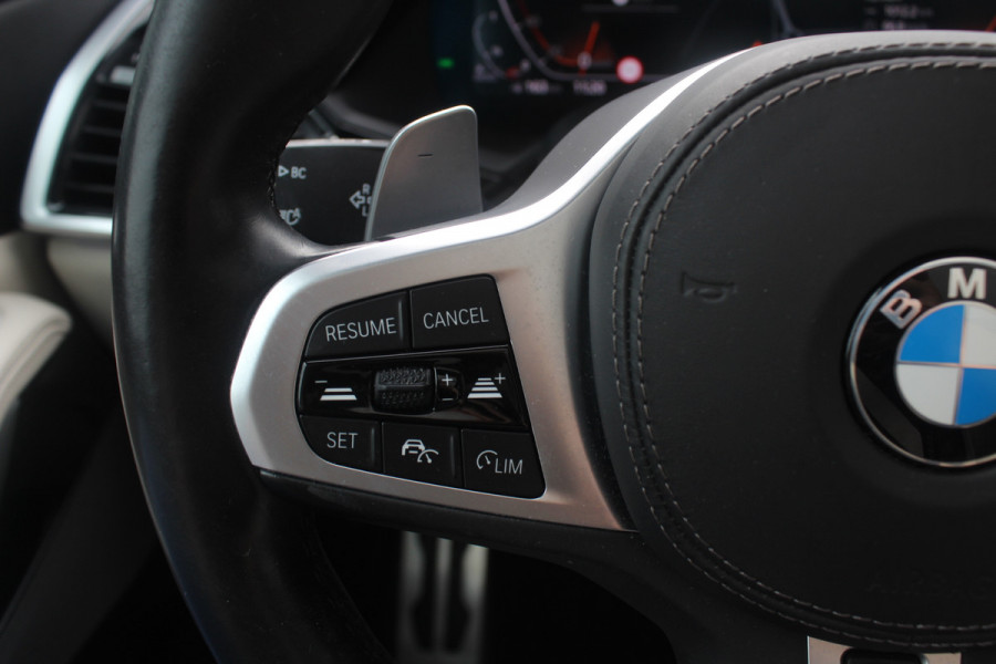 BMW X5 xDrive30d High Exe. 7p. M Sport / Trekhaak / Panoramadak / Camera / Head-up / Softclose / 20'' / Harman Kardon / Luchtvering / Laser LED / Keyless / Leder / Apple CarPlay / Stuurverwarming / DAB / ACC / Zonnescherm zijruite