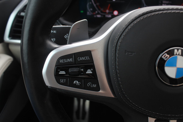 BMW X5 xDrive30d High Exe. 7p. M Sport / Trekhaak / Panoramadak / Camera / Head-up / Softclose / 20'' / Harman Kardon / Luchtvering / Laser LED / Keyless / Leder / Apple CarPlay / Stuurverwarming / DAB / ACC / Zonnescherm zijruite