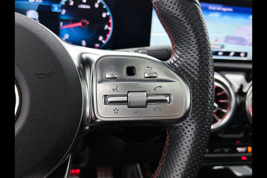 Mercedes-Benz CLA-Klasse Shooting Brake 200 Solution AMG FULL OPTION!!