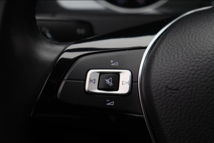 Volkswagen Golf 1.0 TSI Highline Apple/Carplay Climate/control