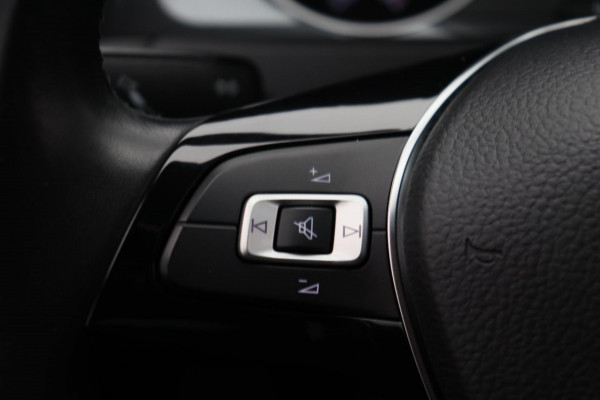 Volkswagen Golf 1.0 TSI Highline Apple/Carplay Climate/control