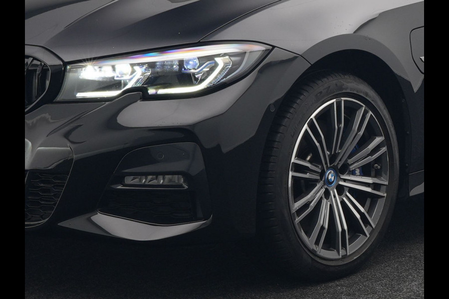 BMW 3 Serie Touring 330e xDrive M Sport Plug In Hybrid 293pk Dealer O.H PHEV | Panodak | Trekhaak af Fabriek | Adaptive Cruise | Laser LED | Adaptive Onderstel |  Head Up | 360 Camera | Keyless |