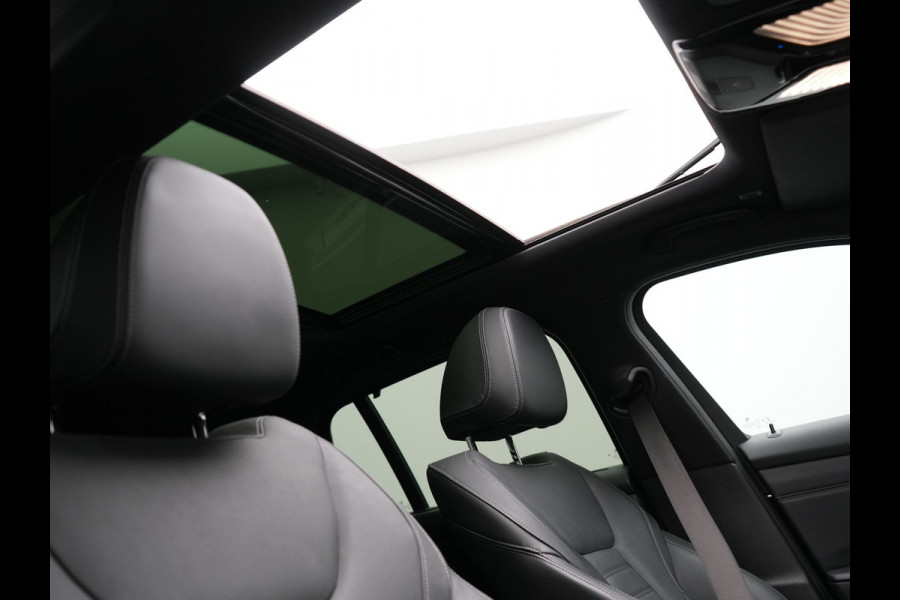 BMW 3 Serie Touring 330e xDrive M Sport Plug In Hybrid 293pk Dealer O.H PHEV | Panodak | Trekhaak af Fabriek | Adaptive Cruise | Laser LED | Adaptive Onderstel |  Head Up | 360 Camera | Keyless |