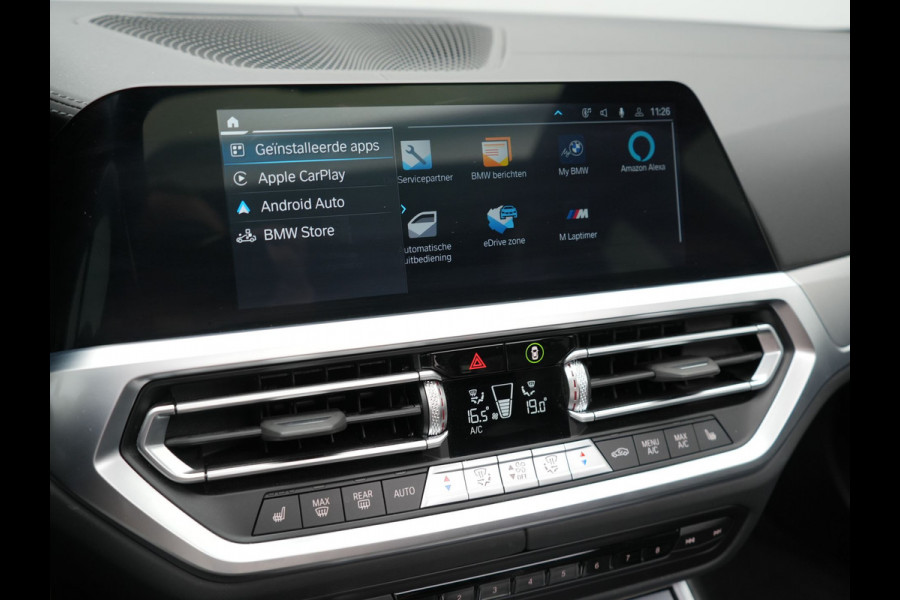 BMW 3 Serie Touring 330e xDrive M Sport Plug In Hybrid 293pk Dealer O.H PHEV | Panodak | Trekhaak af Fabriek | Adaptive Cruise | Laser LED | Adaptive Onderstel |  Head Up | 360 Camera | Keyless |