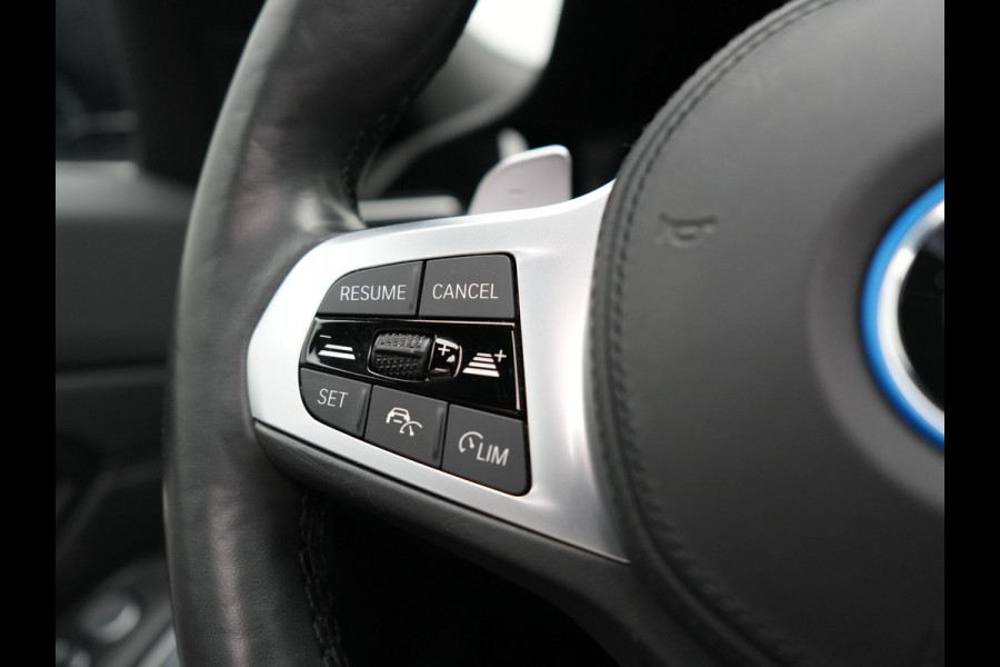 BMW 3 Serie Touring 330e xDrive M Sport Plug In Hybrid 293pk Dealer O.H PHEV | Panodak | Trekhaak af Fabriek | Adaptive Cruise | Laser LED | Adaptive Onderstel |  Head Up | 360 Camera | Keyless |