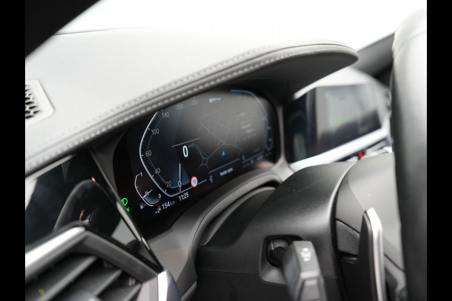 BMW 3 Serie Touring 330e xDrive M Sport Plug In Hybrid 293pk Dealer O.H PHEV | Panodak | Trekhaak af Fabriek | Adaptive Cruise | Laser LED | Adaptive Onderstel |  Head Up | 360 Camera | Keyless |