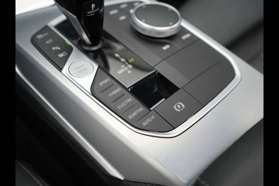 BMW 3 Serie Touring 330e xDrive M Sport Plug In Hybrid 293pk Dealer O.H PHEV | Panodak | Trekhaak af Fabriek | Adaptive Cruise | Laser LED | Adaptive Onderstel |  Head Up | 360 Camera | Keyless |