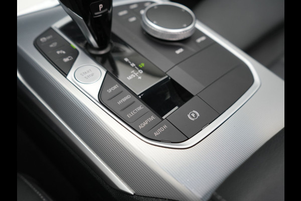 BMW 3 Serie Touring 330e xDrive M Sport Plug In Hybrid 293pk Dealer O.H PHEV | Panodak | Trekhaak af Fabriek | Adaptive Cruise | Laser LED | Adaptive Onderstel |  Head Up | 360 Camera | Keyless |