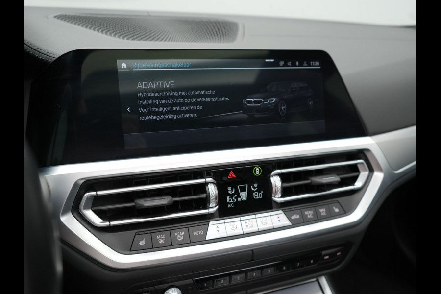 BMW 3 Serie Touring 330e xDrive M Sport Plug In Hybrid 293pk Dealer O.H PHEV | Panodak | Trekhaak af Fabriek | Adaptive Cruise | Laser LED | Adaptive Onderstel |  Head Up | 360 Camera | Keyless |