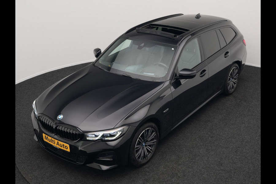 BMW 3 Serie Touring 330e xDrive M Sport Plug In Hybrid 293pk Dealer O.H PHEV | Panodak | Trekhaak af Fabriek | Adaptive Cruise | Laser LED | Adaptive Onderstel |  Head Up | 360 Camera | Keyless |